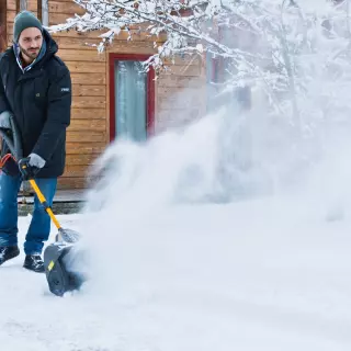 Jak wybrać odśnieżarkę elektryczną?